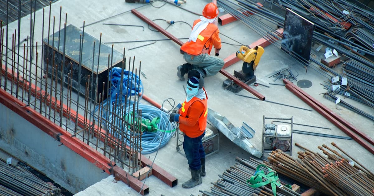 Handwerker auf einer Baustelle in der Schweiz