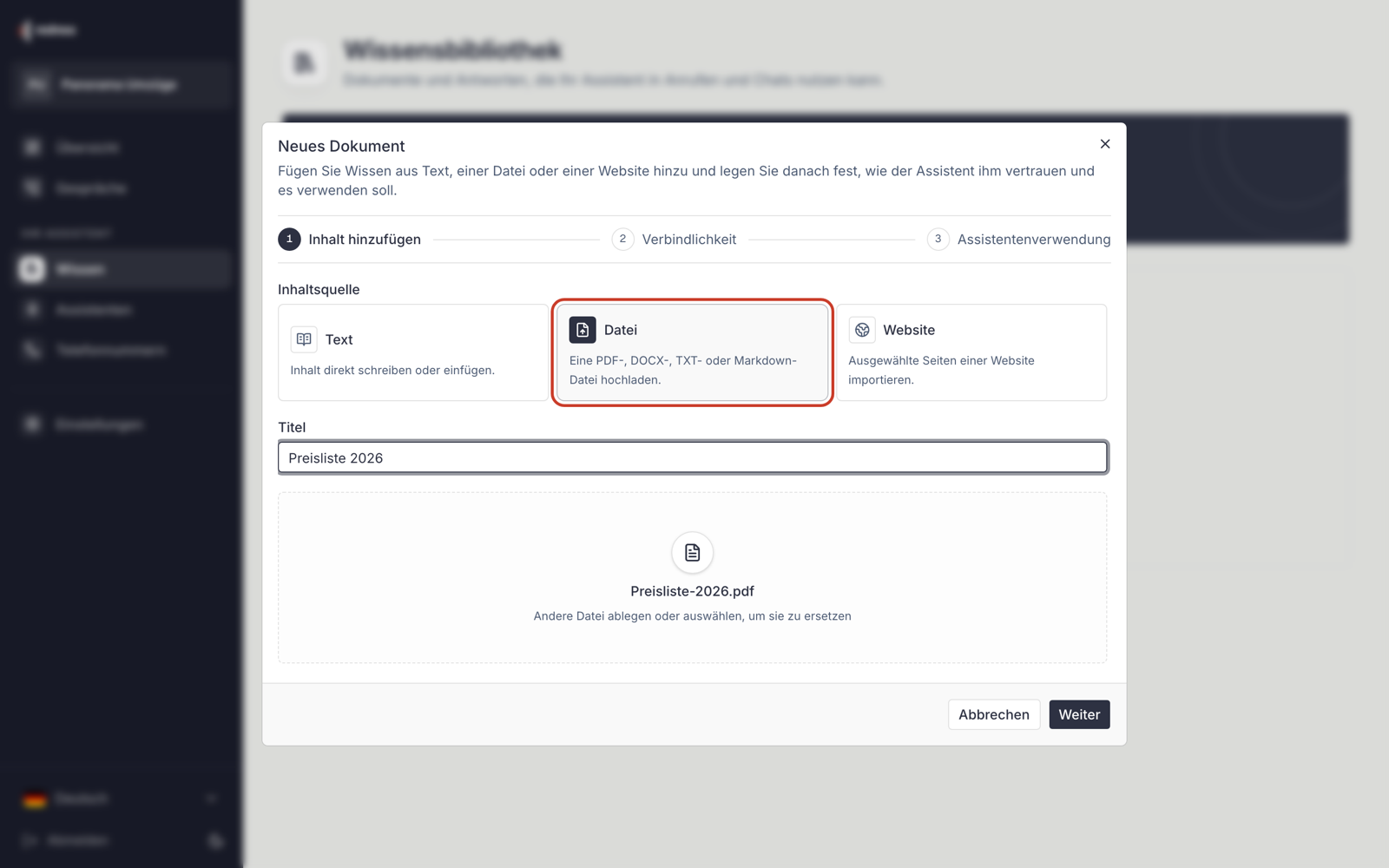 Capture (en allemand) : fenêtre « Nouveau document », étape « Ajouter du contenu ». La tuile « Datei » (Fichier) est encadrée en rouge, avec le titre « Preisliste 2026 » et le fichier choisi.